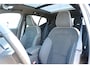 Volvo XC40 2.0 B4 Plus Black Edition | Denim Blue MEtallic | Microtech/Nubuck bekelding charcoal | 20 inch lichtmetalen velgen | Elektrisch verstelbare voorstoelen | Adaptieve Cruise Control | Panoramadak | Stoel- & stuurwielverwarming