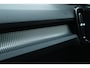 Volvo XC40 Recharge Plus | Stoel-/ stuurwielverwarming | Extra getint glas | Adaptieve cruise control | 19 inch. lichtmetalen velgen | BLIS | Apple Carplay/ Android auto | All-season banden | Dak in contrasterende kleur | Keyless entry