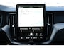 Volvo XC60 2.0 T6 Plug-in hybrid AWD Essential | Denim Blue metallic | Cardamom Nordico bekleding | 19 inch lichtmetalen velgen met all season banden | Adaptieve Cruise Control | Park Assist voor & achter met camera | Stoel- & stuurwielverwarming