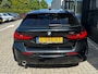 BMW 1-Serie 118i Business Edition M-Sport Automaat | M-AERODYNAMICA| STOF/LEDERENBEKLEDING| SFEERVERLICHTING| NAVIGATIE + APPLE CARPLAY/ANDROID AUTO| PARKEERSENSOREN V+A| LED KOPLAMPEN| SPORTSTOEL| DEALER ONDERHOUDEN| EERSTE EIGENAAR|