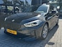 BMW 1-Serie 118i Business Edition M-Sport Automaat | M-AERODYNAMICA| STOF/LEDERENBEKLEDING| SFEERVERLICHTING| NAVIGATIE + APPLE CARPLAY/ANDROID AUTO| PARKEERSENSOREN V+A| LED KOPLAMPEN| SPORTSTOEL| DEALER ONDERHOUDEN| EERSTE EIGENAAR|