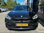 BMW 1-Serie 118i Business Edition M-Sport Automaat | M-AERODYNAMICA| STOF/LEDERENBEKLEDING| SFEERVERLICHTING| NAVIGATIE + APPLE CARPLAY/ANDROID AUTO| PARKEERSENSOREN V+A| LED KOPLAMPEN| SPORTSTOEL| DEALER ONDERHOUDEN| EERSTE EIGENAAR|