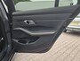 BMW 3-Serie Touring 330e M-Sport Touring Plus | LED | Pano | Trekhaak | Stoelverwarming | Shadow-Line | Park Assist | Driving Assistant | Vol |