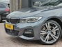 BMW 3-Serie Touring 330e M-Sport Touring Plus | LED | Pano | Trekhaak | Stoelverwarming | Shadow-Line | Park Assist | Driving Assistant | Vol |