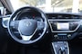 Toyota Auris 1.8 VVT-i Hybrid, All-Season banden, Cruise, Trekhaak, Camera etc.