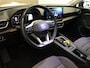 SEAT Leon Sportstourer 1.5 eTSI XCELLENCE - STOEL & STUUR VERWARMING - PARKEERSENSOREN VOOR EN ACHTER - HOMMEL ONDERHOUDEN - NAVIGATIE - DRAADLOZE TELEFOONLADER - ACHTERUITRIJ CAMERA - APPLE CARPLAY/ANDROID AUTO - KEYLESS ENRTY & START