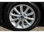Ford Focus Wagon 1.0-125pk Titanium. Zeer nette, praktische en goed onderhouden wagen, afkomstig van de 1e eig. ! Autm. airco dual, cruise control, trekhaak, verwarmd voorraam, navigatie, telefoonvoorb., metallic lak, pdc v~a, LM wielen, All Season banden etc.