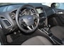 Ford Focus Wagon 1.0-125pk Titanium. Zeer nette, praktische en goed onderhouden wagen, afkomstig van de 1e eig. ! Autm. airco dual, cruise control, trekhaak, verwarmd voorraam, navigatie, telefoonvoorb., metallic lak, pdc v~a, LM wielen, All Season banden etc.