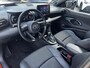 Toyota Yaris 1.5 HYBRID EXECUTIVE HEAD-UP PANO CLIMA PARK-SENSOR APPLE/ANDROID STOEL/STUURVERWARMING LM-VELG 17" BI-TONE