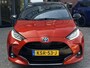Toyota Yaris 1.5 HYBRID EXECUTIVE HEAD-UP PANO CLIMA PARK-SENSOR APPLE/ANDROID STOEL/STUURVERWARMING LM-VELG 17" BI-TONE