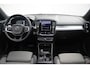Volvo XC40 T2 Automaat Business Pro | Adaptive Cruise & Pilot Assist | Panoramisch Schuif-/kanteldak | Verwarmbare voorstoelen+stuur | AppleCarplay | Semi-elektr. inklapbare trekhaak | Keyless Entry | Park Assist & Camera Achter | DAB+ | Navigatie | 19'' Lichtmetalen wielen |