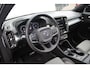 Volvo XC40 T2 Automaat Business Pro | Adaptive Cruise & Pilot Assist | Panoramisch Schuif-/kanteldak | Verwarmbare voorstoelen+stuur | AppleCarplay | Semi-elektr. inklapbare trekhaak | Keyless Entry | Park Assist & Camera Achter | DAB+ | Navigatie | 19'' Lichtmetalen wielen |