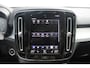 Volvo XC40 T2 Automaat Business Pro | Adaptive Cruise & Pilot Assist | Panoramisch Schuif-/kanteldak | Verwarmbare voorstoelen+stuur | AppleCarplay | Semi-elektr. inklapbare trekhaak | Keyless Entry | Park Assist & Camera Achter | DAB+ | Navigatie | 19'' Lichtmetalen wielen |