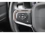 Volvo XC40 T2 Automaat Business Pro | Adaptive Cruise & Pilot Assist | Panoramisch Schuif-/kanteldak | Verwarmbare voorstoelen+stuur | AppleCarplay | Semi-elektr. inklapbare trekhaak | Keyless Entry | Park Assist & Camera Achter | DAB+ | Navigatie | 19'' Lichtmetalen wielen |