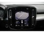 Volvo XC40 T2 Automaat Business Pro | Adaptive Cruise & Pilot Assist | Panoramisch Schuif-/kanteldak | Verwarmbare voorstoelen+stuur | AppleCarplay | Semi-elektr. inklapbare trekhaak | Keyless Entry | Park Assist & Camera Achter | DAB+ | Navigatie | 19'' Lichtmetalen wielen |
