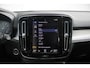 Volvo XC40 T2 Automaat Business Pro | Adaptive Cruise & Pilot Assist | Panoramisch Schuif-/kanteldak | Verwarmbare voorstoelen+stuur | AppleCarplay | Semi-elektr. inklapbare trekhaak | Keyless Entry | Park Assist & Camera Achter | DAB+ | Navigatie | 19'' Lichtmetalen wielen |