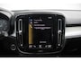 Volvo XC40 T2 Automaat Business Pro | Adaptive Cruise & Pilot Assist | Panoramisch Schuif-/kanteldak | Verwarmbare voorstoelen+stuur | AppleCarplay | Semi-elektr. inklapbare trekhaak | Keyless Entry | Park Assist & Camera Achter | DAB+ | Navigatie | 19'' Lichtmetalen wielen |