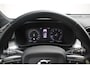 Volvo XC40 T2 Automaat Business Pro | Adaptive Cruise & Pilot Assist | Panoramisch Schuif-/kanteldak | Verwarmbare voorstoelen+stuur | AppleCarplay | Semi-elektr. inklapbare trekhaak | Keyless Entry | Park Assist & Camera Achter | DAB+ | Navigatie | 19'' Lichtmetalen wielen |