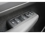Volvo XC40 T2 Automaat Business Pro | Adaptive Cruise & Pilot Assist | Panoramisch Schuif-/kanteldak | Verwarmbare voorstoelen+stuur | AppleCarplay | Semi-elektr. inklapbare trekhaak | Keyless Entry | Park Assist & Camera Achter | DAB+ | Navigatie | 19'' Lichtmetalen wielen |