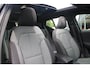 Volvo XC40 T2 Automaat Business Pro | Adaptive Cruise & Pilot Assist | Panoramisch Schuif-/kanteldak | Verwarmbare voorstoelen+stuur | AppleCarplay | Semi-elektr. inklapbare trekhaak | Keyless Entry | Park Assist & Camera Achter | DAB+ | Navigatie | 19'' Lichtmetalen wielen |