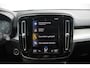 Volvo XC40 T2 Automaat Business Pro | Adaptive Cruise & Pilot Assist | Panoramisch Schuif-/kanteldak | Verwarmbare voorstoelen+stuur | AppleCarplay | Semi-elektr. inklapbare trekhaak | Keyless Entry | Park Assist & Camera Achter | DAB+ | Navigatie | 19'' Lichtmetalen wielen |