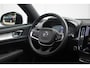 Volvo XC40 T2 Automaat Business Pro | Adaptive Cruise & Pilot Assist | Panoramisch Schuif-/kanteldak | Verwarmbare voorstoelen+stuur | AppleCarplay | Semi-elektr. inklapbare trekhaak | Keyless Entry | Park Assist & Camera Achter | DAB+ | Navigatie | 19'' Lichtmetalen wielen |