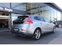 Volvo V40 2.0 T3 Momentum | Stoelverwarming | LED | Sensoren | 17" | Cruise | Clima