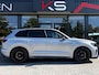 Volkswagen Touareg 3.0 TSi eHybrid R Line 4MOTION 462PK Maxton ABT Pano Camera 22inch