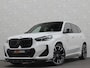 BMW iX1 30 313pk X-Drive M-Sport Performance | Adaptief Led | Sportstoelen | Keyless | 4WD | Adaptieve Cruise en Struurwielverw. voorbereid | Antraciet Hemel | Carplay | Sfeerverlichting | 1200kg Trekgewicht | Camera | Bovag Garantie.