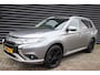 Mitsubishi Outlander 2.4 PHEV Intense één van de allerlaatste uit deze serie Outlanders! Navigatie, stoelverwarming SOH = 93,25%