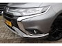 Mitsubishi Outlander 2.4 PHEV Intense één van de allerlaatste uit deze serie Outlanders! Navigatie, stoelverwarming SOH = 93,25%