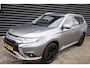 Mitsubishi Outlander 2.4 PHEV Intense één van de allerlaatste uit deze serie Outlanders! Navigatie, stoelverwarming SOH = 93,25%