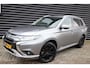 Mitsubishi Outlander 2.4 PHEV Intense één van de allerlaatste uit deze serie Outlanders! Navigatie, stoelverwarming SOH = 93,25%