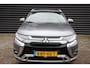 Mitsubishi Outlander 2.4 PHEV Intense één van de allerlaatste uit deze serie Outlanders! Navigatie, stoelverwarming SOH = 93,25%