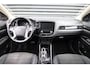 Mitsubishi Outlander 2.4 PHEV Intense één van de allerlaatste uit deze serie Outlanders! Navigatie, stoelverwarming SOH = 93,25%