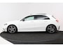 Mercedes-Benz A-klasse 180 Business Solution AMG (PANORAMADAK, STOELVERWARMING, SFEERVERLICHTING, CAMERA, PARKEERSENSOREN)