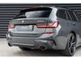 BMW 3-Serie Touring 330e High Executive M Sport / DRAVIT GRAU / PANO / 360 CAMERA / HUD / CARBON / TREKHAAK