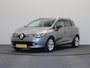 Renault Clio Estate 0.9 TCe Limited | Cruise Control | Airconditioning | Navigatiesysteem | Bluetooth | Parkeersensoren achter | Getint Glas | Lichtmetalen Velgen | Trekhaak |