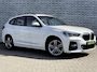 BMW X1 xDrive25e Executive | M-Sport | Parkeersensoren | Elektrische Achterklep | LED Koplampen | Navigatie | Stoelverwarming | Cruise Control | Climate Control | Lichtmetalen Velgen 18 inch | Plug-in Hybrid (PHEV)
