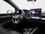 Volkswagen Golf 1.5 eTSI R-Line Edition 150 PK| Stoelverwarming | Stuurwielverwarming | Achteruitrijcamera | Parkeersensoren | APple Carplay Draadloos | Sfeerverlichting
