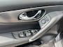 Nissan Qashqai 1.3 DIG-T Tekna Airco Cruise controle Lederbekleding Navigatiesysteem 360°camera Panoramadak Trekhaak 1300kg trekgewicht Stuurwielbediening Stoelverwarming