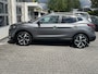Nissan Qashqai 1.3 DIG-T Tekna Airco Cruise controle Lederbekleding Navigatiesysteem 360°camera Panoramadak Trekhaak 1300kg trekgewicht Stuurwielbediening Stoelverwarming