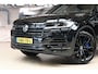 Volkswagen Touareg 3.0 TSI e-Hybrid 380pk R-Line | Memory - Massage - Koeling | Luchtvering | Panoramadak | 100% (Dealer) onderhouden label