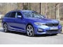 BMW 3-Serie Touring 330i xDrive High Executive M-pakket | Pano | HUD | 19" | Laser | Keyless | Hifi | Camera | DAB | Elektr. stoel + mem | Alarm kl.3 | Etc.