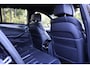 BMW 5-Serie M550i xDrive Executive M-Sport | Merino leder | 20" | Driving Assistent Plus | Comfort stoel met geheugen | Real-Time Traffic information | Zonnerolgordijnen achter | Stoelverwarming voor en achter | Etc.