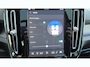 Volvo XC40 Recharge P8 AWD R-Design | Lounge Pack (audio installatie premium, elektrisch glazen panorama-dak, parkeersensor voor, rondomzicht camera) en Seat Pack (elektrisch verstelbare passagiersstoel, elektrisch verstelb. bestuurdersstoel met geheugen)