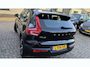 Volvo XC40 Recharge P8 AWD R-Design | Lounge Pack (audio installatie premium, elektrisch glazen panorama-dak, parkeersensor voor, rondomzicht camera) en Seat Pack (elektrisch verstelbare passagiersstoel, elektrisch verstelb. bestuurdersstoel met geheugen)