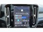 Volvo XC40 Recharge P8 AWD R-Design | Lounge Pack (audio installatie premium, elektrisch glazen panorama-dak, parkeersensor voor, rondomzicht camera) en Seat Pack (elektrisch verstelbare passagiersstoel, elektrisch verstelb. bestuurdersstoel met geheugen)