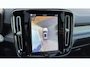 Volvo XC40 Recharge P8 AWD R-Design | Lounge Pack (audio installatie premium, elektrisch glazen panorama-dak, parkeersensor voor, rondomzicht camera) en Seat Pack (elektrisch verstelbare passagiersstoel, elektrisch verstelb. bestuurdersstoel met geheugen)
