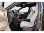 Volvo EX40 Single Motor Extended Range Ultra Europa 82 kWh | 45th Anniversary Edition | Panoramisch schuif-/ kanteldak | Elektrische voorstoelen met geheugenfunctie | Harman Kardon | +2 jaar extra verlengde garantie | Extra getint glas | Stoel-/ stuurwielverwarming | Driver assist | 20 inch. lichtmetalen velgen | verwarmde achterbank